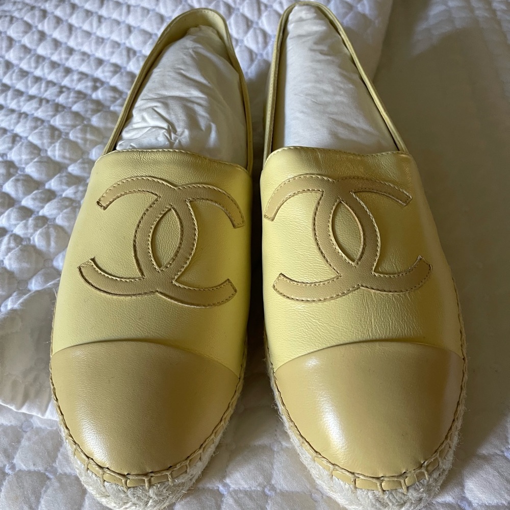 💛 BNWT Chanel Yellow Leather Espadrilles Limited Edition💛